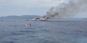 Ινδονησία: Φωτιά σε επιβατηγό πλοίο - Τρεις νεκροί, διασώθηκαν 568