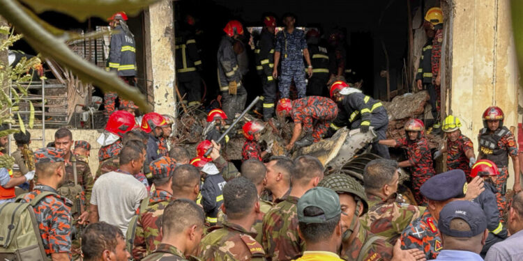 Μπαγκλαντές: Εκπαιδευτικό αεροσκάφος της Πολεμικής Αεροπορίας συνετρίβη σε σχολείο - 19 νεκροί και δεκάδες τραυματίες