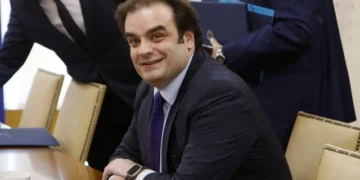 Παρέμβαση Πιερρακάκη για τα ATM: Μηδενίζονται οι χρεώσεις μέσω ΔΙΑΣ