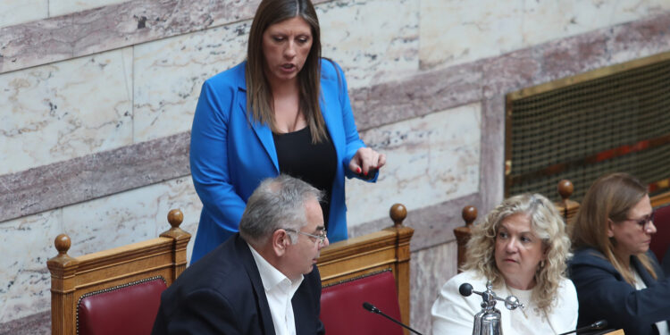 Βουλή: 'Ενταση μεταξύ Λαμπρούλη και Κωνσταντοπούλου - Διακοπή της συνεδρίασης