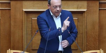 Σ. Φάμελλος στη Βουλή: "Στημένη συνεδρίαση για συγκάλυψη των ευθυνών για τα Τέμπη"