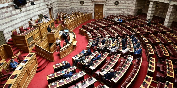 Βουλή: Ο Κώστας Αχ. Καραμανλής παραπέμπεται στο Δικαστικό Συμβούλιο με 157 «Ναι»