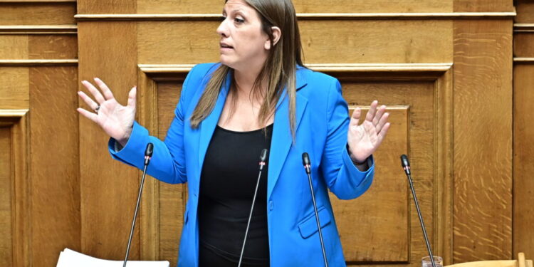 Ζ. Κωνσταντοπούλου στη Βουλή για τον Κ. Αχ. Καραμανλή: «Είναι ύβρις η στάση σας να τον ξεπλύνετε – Πρώτος υπόλογος για τα Τέμπη, ο πρωθυπουργός»