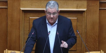 Απάντηση Κουτσούμπα στην Κωνσταντοπούλου: "Οι βουλευτές του ΚΚΕ δεν ξημεροβραδιάζονται εδώ μέσα για να κάνουν σόου χάριν τηλεθέασης"