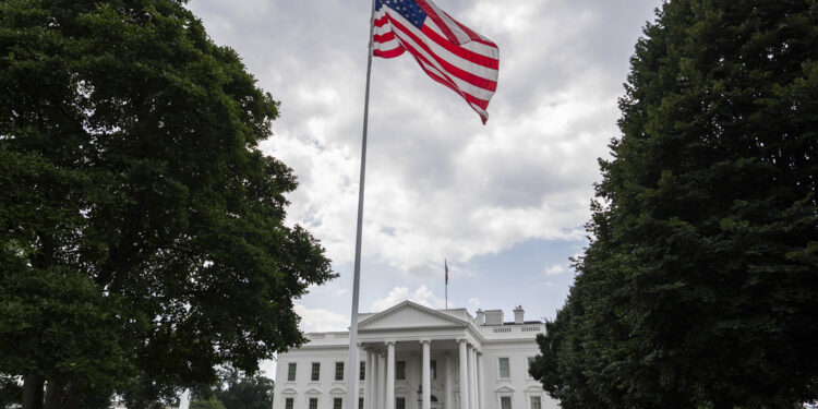 ΗΠΑ: «Εικασίες» οι συζητήσεις για συμφωνία δασμού 15% με την ΕΕ