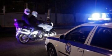 Πυροβολισμοί και τραυματίες έξω από κλειστό beach bar τα ξημερώματα στη Λεωφόρο Αθηνών – Σουνίου