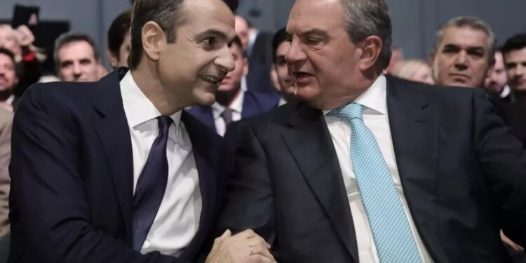 ΝΔ: Φόβοι για «εμφύλιο» μετά το άδειασμα Μητσοτάκη σε Καραμανλή για τα εθνικά θέματα