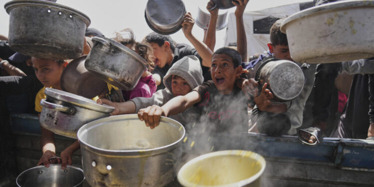 Συνεχίζεται η τραγωδία στη Γάζα – Όλο και περισσότερα παιδιά πεθαίνουν από λιμό