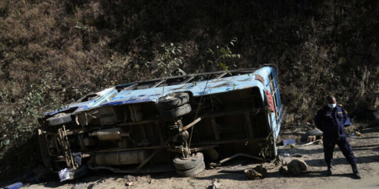 Πολύνεκρο δυστύχημα με ανατροπή λεωφορείου στο κεντρικό Βιετνάμ - Εννέα νεκροί και 15 τραυματίες