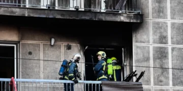 Πειραιάς: εντοπίστηκε νεκρή μια γυναίκα μετά από φωτιά σε διαμέρισμα