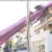 Απίστευτο ατύχημα στο Περιστέρι: Γερανοφόρο όχημα έπεσε πάνω σε διώροφη οικία - Ένας τραυματίας