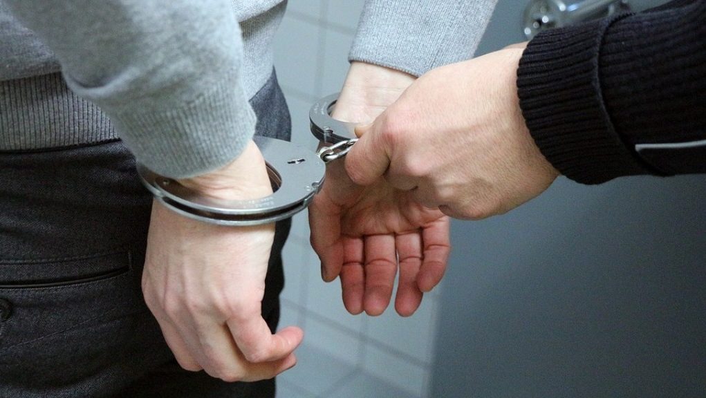 Δύο 20χρονοι συνελήφθησαν στις Αχαρνές για κατοχή όπλων