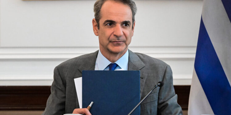 Σύσταση Μητσοτάκη προς τους υπουργούς: "Τρέξτε τα έργα, να μη χαθεί ούτε ένα ευρώ από το Ταμείο Ανάκαμψης"