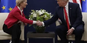 Φον ντερ Λάιεν: Σήμερα η συνάντηση με τον Τραμπ για τους δασμούς