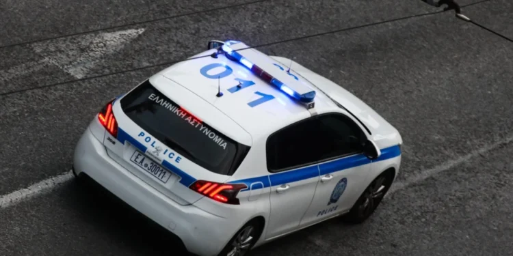 Τρόμος για τρεις φοιτήτριες στα Χανιά: Οδηγός τις πήρε με οτοστόπ, αλλά αρνήθηκε να τις αφήσει και εμβόλισε περιπολικά για να ξεφύγει