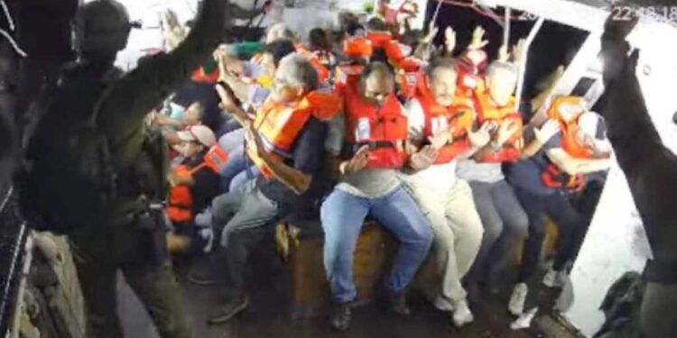 Ο ισραηλινός στρατός κατέλαβε το πλοίο Handala του «Στόλου της Ελευθερίας» που μετέφερε ανθρωπιστική βοήθεια στη Γάζα