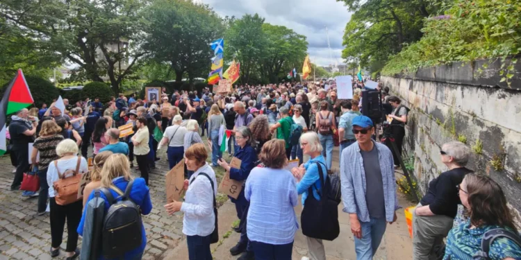 Σκωτία: Διαδηλώσεις κατά της επίσκεψης Τραμπ