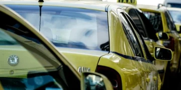 Συνελήφθη 20χρονος οδηγός ταξί, χωρίς άδεια, που χρέωσε 310 ευρώ για τη διαδρομή “Ελ.Βενιζέλος” – Σύνταγμα