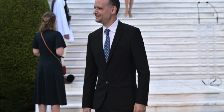 Επίθεση Δούκα κατά του Μητσοτάκη: «Θέλει δημάρχους ανίσχυρους, χειραγωγούμενους κι απολύτως εξαρτώμενους»