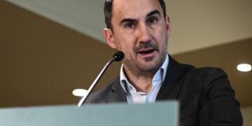 Εβδομαδιαία ανάρτηση Χαρίτση: "Κύριε Μητσοτάκη, είστε η κυβέρνηση της καμένης γης"