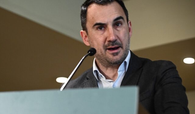 Εβδομαδιαία ανάρτηση Χαρίτση: "Κύριε Μητσοτάκη, είστε η κυβέρνηση της καμένης γης"