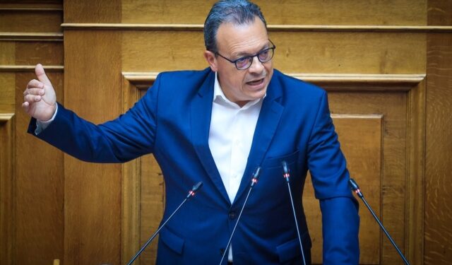 Ανάρτηση Σ. Φάμελλου για τις φωτιές: "Το μεγάλο πρόβλημα της χώρας μας είναι η απουσία πολιτικών πρόληψης των πυρκαγιών"