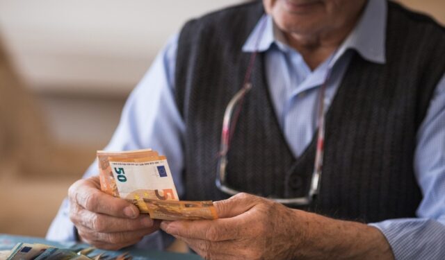 Οι πληρωμές από e- ΕΦΚΑ και ΔΥΠΑ από 28 Ιουνίου έως 1 Αυγούστου