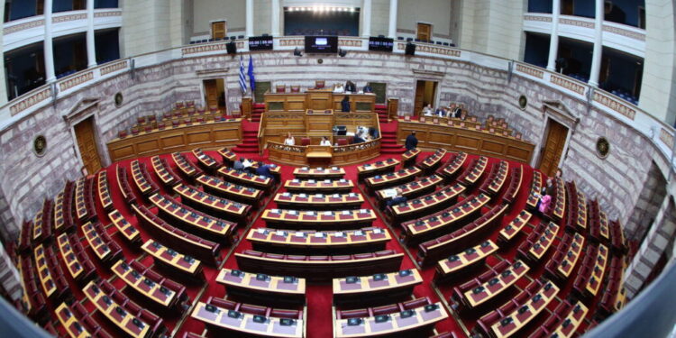 Βουλή: Ξεκινάει σήμερα η διήμερη «μάχη» κυβέρνησης – αντιπολίτευσης για τον ΟΠΕΚΕΠΕ