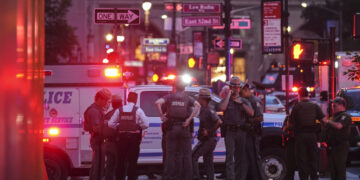 ΗΠΑ: Ένοπλος άνοιξε πυρ σε ουρανοξύστη στο Μανχάταν: Πέντε νεκροί- ανάμεσά τους ένας αστυνομικός - Αυτοκτόνησε ο δράστης