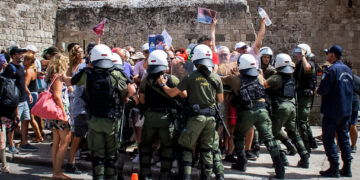 Ένταση στο λιμάνι της Ρόδου για το κρουαζιερόπλοιο με τους Ισραηλινούς - Οκτώ συλλήψεις