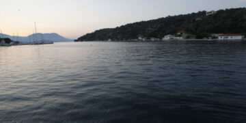 Λευκάδα: Τραυματισμός ανηλίκου που έπεσε σε βράχια στο Μεγανήσι