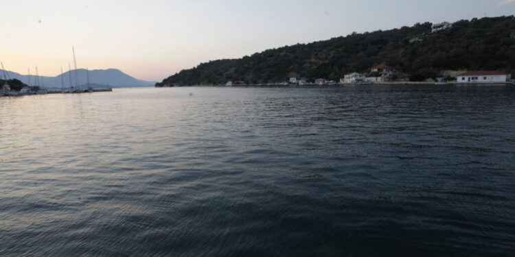 Λευκάδα: Τραυματισμός ανηλίκου που έπεσε σε βράχια στο Μεγανήσι