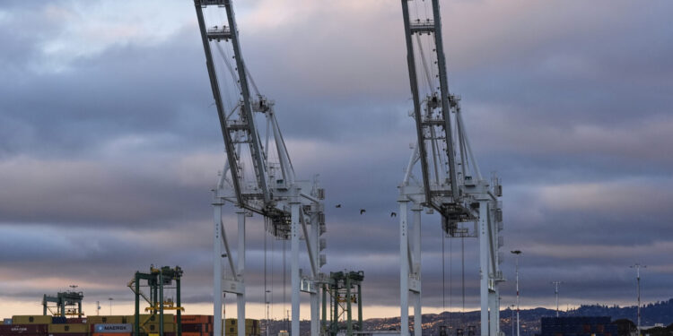 Συμφωνία Τραμπ – φον ντερ Λάιεν για τους δασμούς: Πώς επηρεάζονται οι ελληνικές εξαγωγές