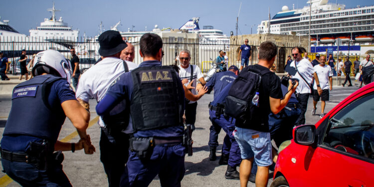 Καταγγελία ΚΚΕ: "Τεράστια ευθύνη της κυβέρνησης η αστυνομοκρατία και η καταστολή στη Ρόδο κατά την κινητοποίηση αλληλεγγύης στον παλαιστινιακό λαό"