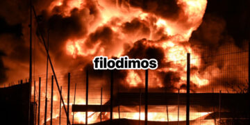 Φωτιά σε εργοστάσιο ανακύκλωσης στο Αίγιο – μήνυμα από το 112 για τοξικούς καπνούς