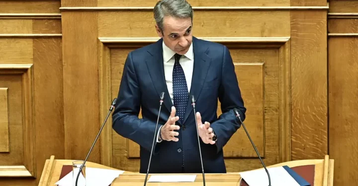 Μητσοτάκης κατά Ανδρουλάκη στη Βουλή: "Παρουσιάζεστε ως κακέκτυπο του ΠΑΣΟΚ της δεκαετίας του '80, χωρίς το χάρισμα του Α. Παπανδρέου"