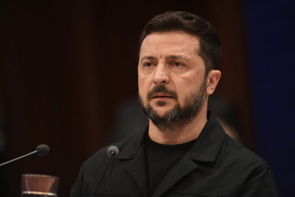 Ο Ζελένσκι επικύρωσε τον νόμο για στρατολόγηση ατόμων άνω των 60 ετών