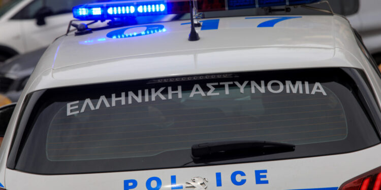 Συνελήφθη στον Βόλο 52χρονη μητέρα για παιδική πορνογραφία της ανήλικης κόρης της
