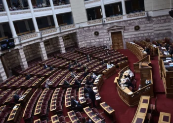 Βουλή: Αντιδράσεις των κομμάτων της αντιπολίτευσης για την μεθόδευση της κυβέρνησης με την επιστολική ψήφο της συμπολίτευσης