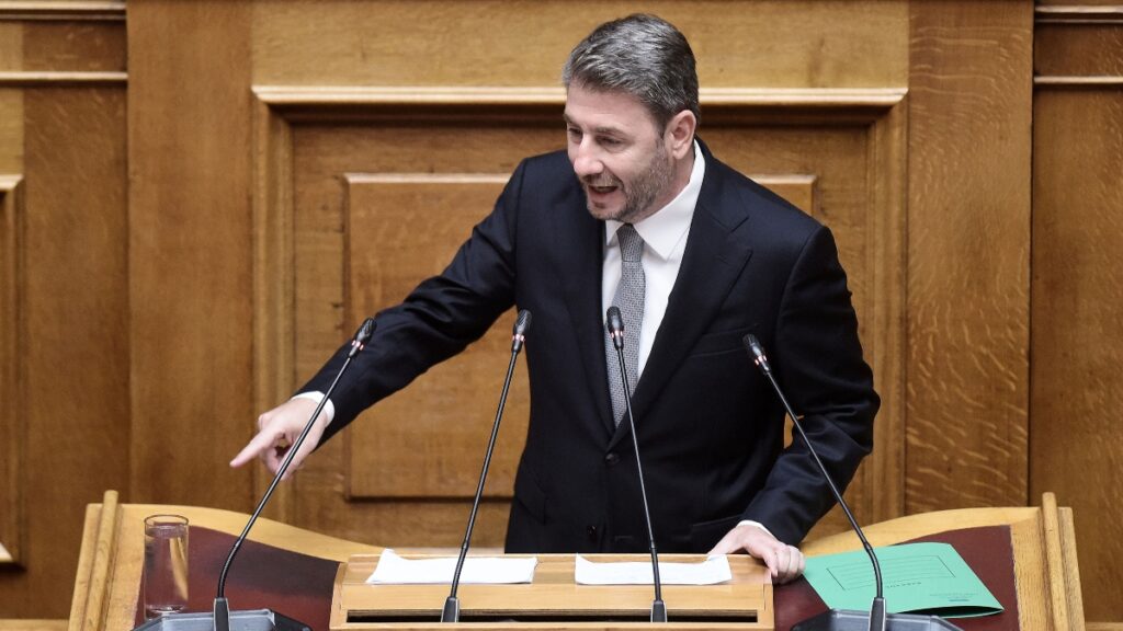 Νίκος Ανδρουλάκης στη Βουλή: "Πρωθυπουργός που δεν εμπιστεύεται τους βουλευτές του δεν κρατιέται όρθιος"