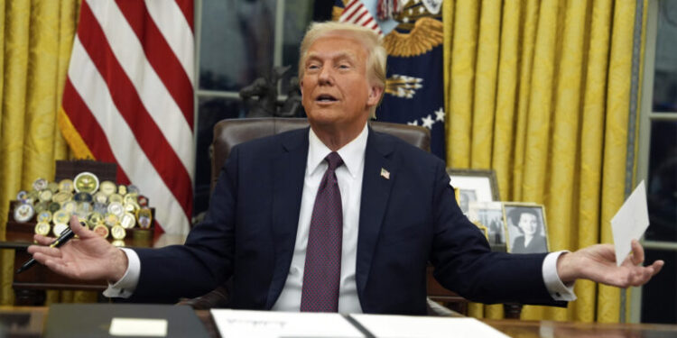 Ο Τραμπ ανακοίνωσε την επιβολή υψηλότερων δασμών σε 69 χώρες – Αύξηση 35% για τον Καναδά