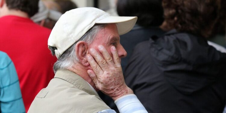 Απίστευτο ταλαιπωρία συνταξιούχου: Ο ΕΦΚΑ τον ενημέρωσε ότι… πέθανε και του έκοψε τη σύνταξη