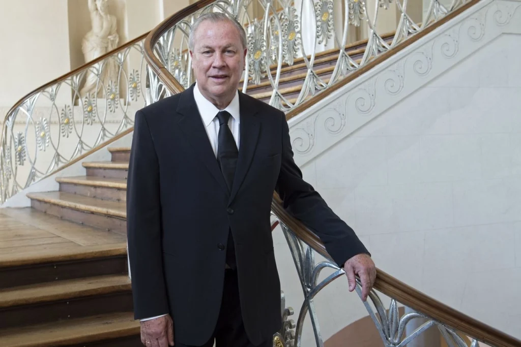 Πέθανε ο εμβληματικός σκηνοθέτης Robert Wilson