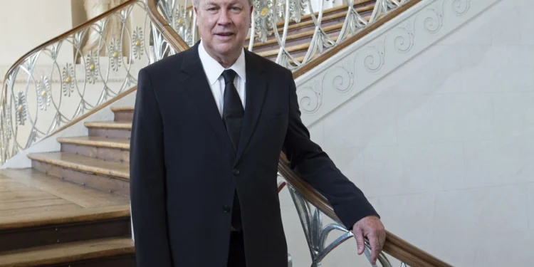 Πέθανε ο εμβληματικός σκηνοθέτης Robert Wilson