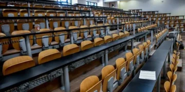 ΠΑΣΟΚ κατά της κυβέρνησης: Η κυβέρνηση να εξηγήσει αν τελικά έρχεται η… “Σορβόννη”