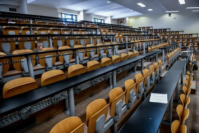ΠΑΣΟΚ κατά της κυβέρνησης: Η κυβέρνηση να εξηγήσει αν τελικά έρχεται η… “Σορβόννη”