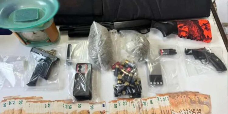 Ζάκυνθος: Συνελήφθησαν δύο αλλοδαποί για κατοχή και διακίνηση ναρκωτικών ουσιών, αλλά και για παράβαση της νομοθεσίας περί όπλων