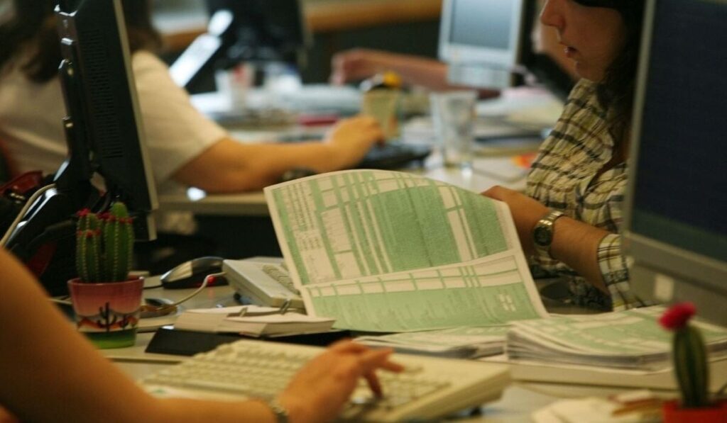 ΑΑΔΕ: Τέλος από το 2027 οι φορολογικές δηλώσεις όπως τις γνωρίζαμε: Η εφορία θα τις υποβάλλει αυτόματα για κάθε έναν φορολογούμενο