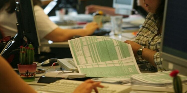 ΑΑΔΕ: Τέλος από το 2027 οι φορολογικές δηλώσεις όπως τις γνωρίζαμε: Η εφορία θα τις υποβάλλει αυτόματα για κάθε έναν φορολογούμενο