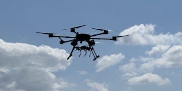 Απίστευτη απάτη στην Πάτρα: Παρέδωσε κοσμήματα αξίας 10.000 ευρώ σε υποτιθέμενο λογιστή με την απειλή ότι το drone της εφορίας καταγράφει το σπίτι της